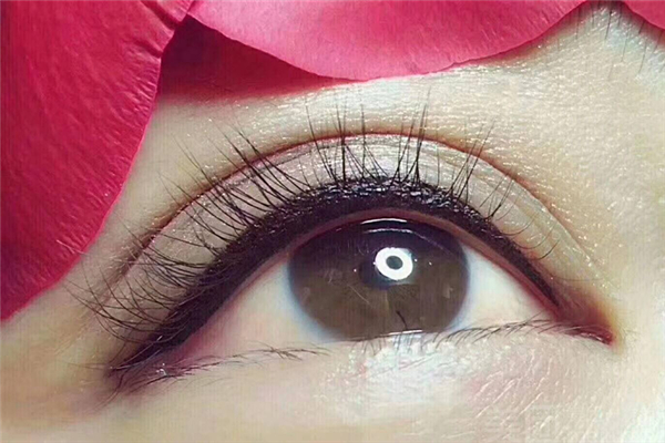 美瞳线是上下都纹吗，美瞳线怎么纹好看