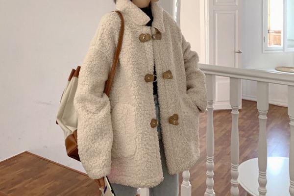 羊羔毛外套要买大一码吗，羊羔毛外套要洗吗