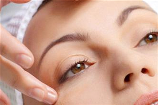 眼睛哭肿了第二天怎么快速消肿，眼睛哭肿了用热敷还是冷敷