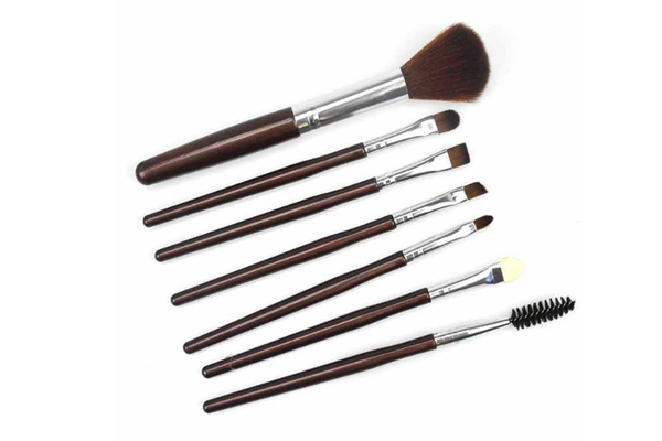 化妆刷可以用多久，化妆刷能否用洗面奶洗