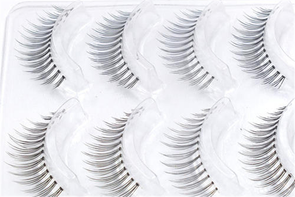 假睫毛会显眼睛大吗，假睫毛有什么用