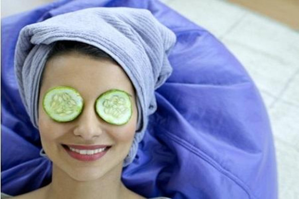 黄瓜片敷脸可以天天敷吗，黄瓜片可以去黑眼圈吗