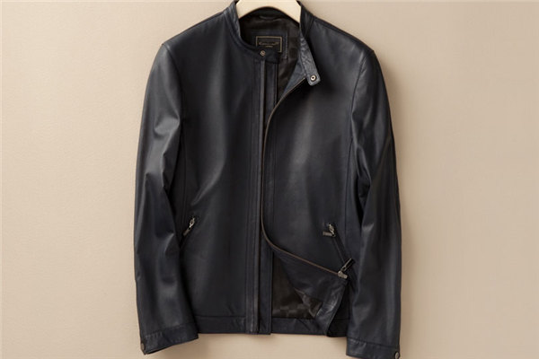 皮衣搭配什么衣服好看，皮衣搭配什么鞋