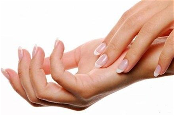 冬季手部干燥粗糙怎么办，冬季手部脱皮什么原因