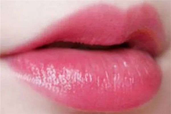 丰唇后多久可以涂口红，丰唇后怎么护理