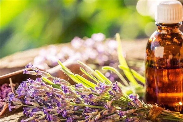 精油过期了但没开封可以用吗，精油过期了一个月还能用吗