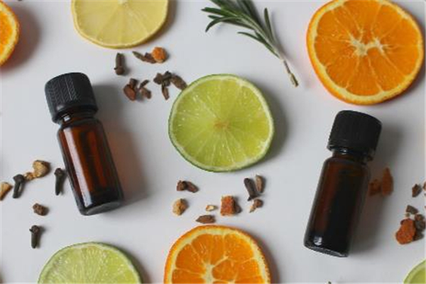 精油可以消除眼袋和细纹吗，精油对皮肤干燥有用吗