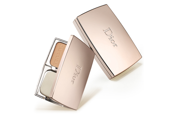 粉饼和气垫有什么区别，粉饼和气垫哪个补妆效果好