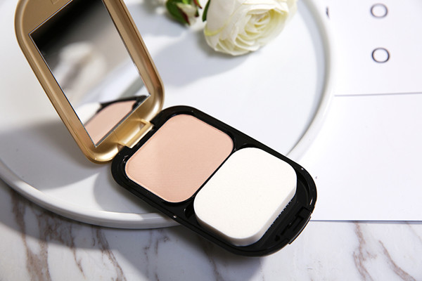 粉饼有遮瑕效果吗，粉饼和遮瑕膏的区别