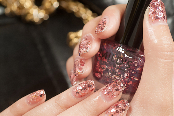 甲油胶缩胶什么意思，甲油胶缩胶是什么原因