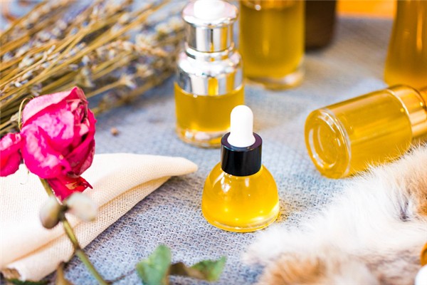 玫瑰精油一次用几滴，玫瑰精油用多久有效果