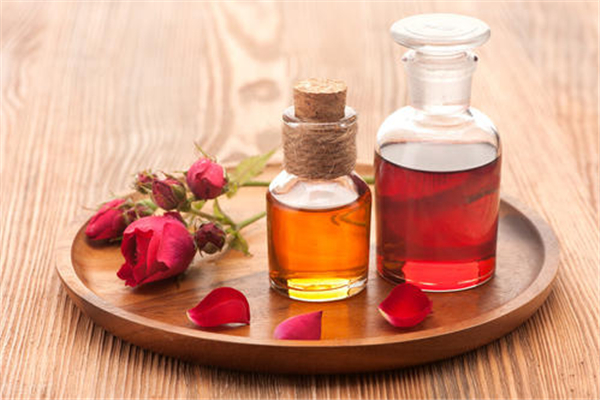 玫瑰精油丰胸效果怎么样，玫瑰精油对胸部的功效和作用