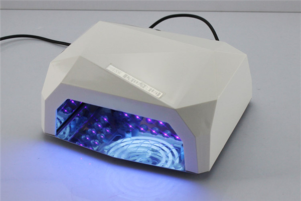 美甲灯是什么原理，美甲灯可以用什么替代