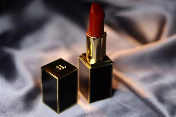 tf属于奢侈品牌吗，tf是雅诗兰黛旗下的吗