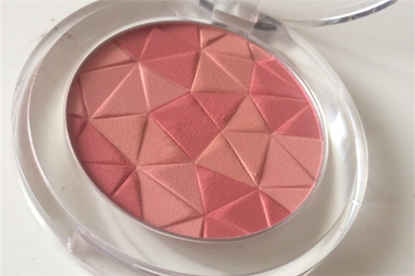 腮红打重了怎补救，腮红打多少合适