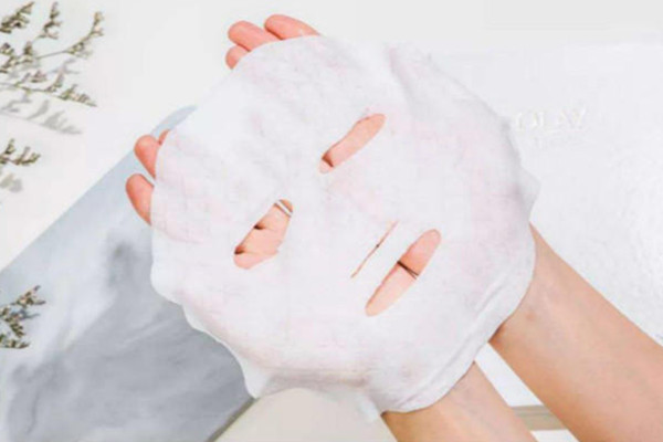 美白面膜什么时候用，生理期能敷美白面膜吗