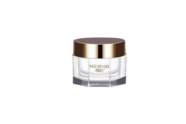 素颜霜能不能防晒，涂了素颜霜还要涂防晒霜吗