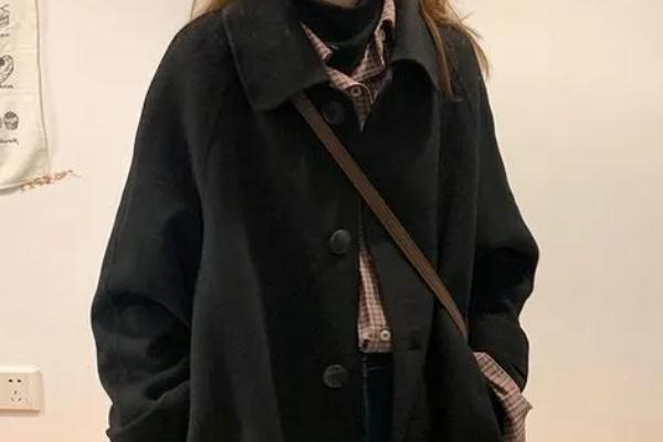 毛呢大衣是什么季节穿的，毛呢大衣为什么会变形
