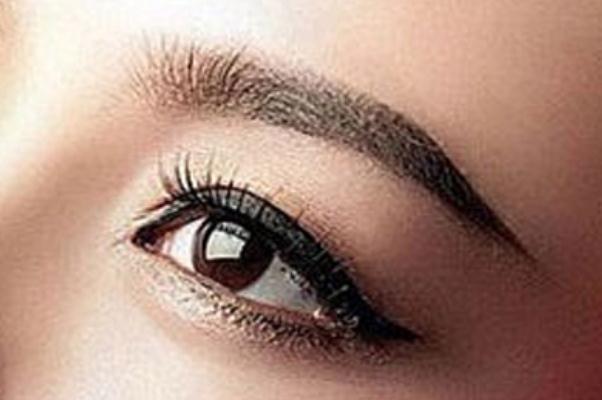 纹眉毛是手工纹好还是机器纹，纹眉毛是用针好还是用刀片好