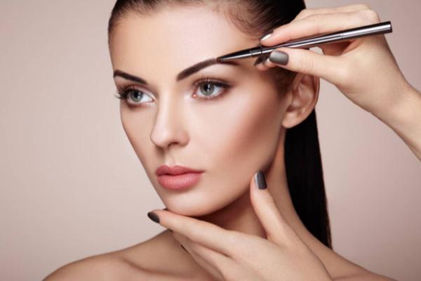 画眉毛用眉笔还是眉粉好，画眉毛是眉头重还是眉尾重