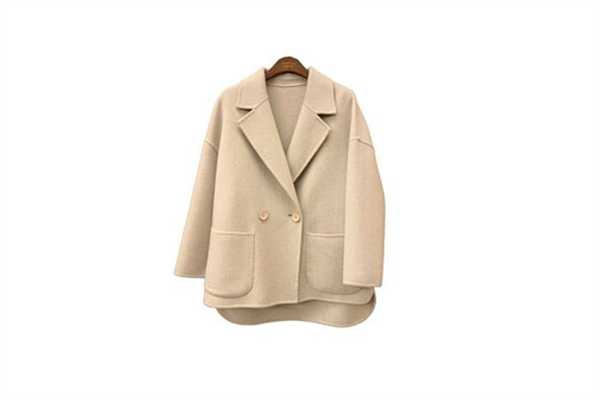 呢子大衣买大还是买小，呢子大衣买回来要洗吗