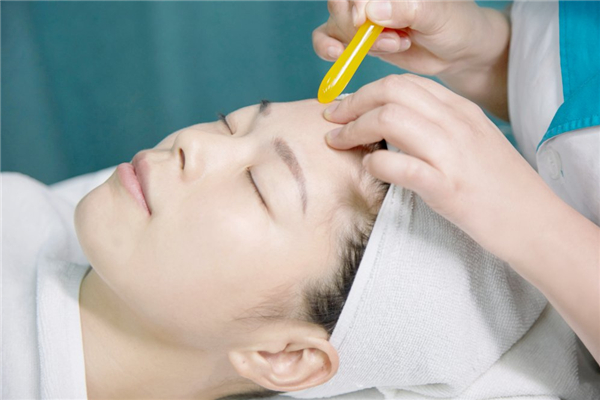 面部拨筋有什么好处，面膜拨筋可以去法令纹吗