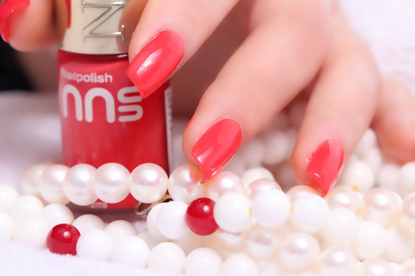 指甲油多久能干透，指甲油需要涂几层