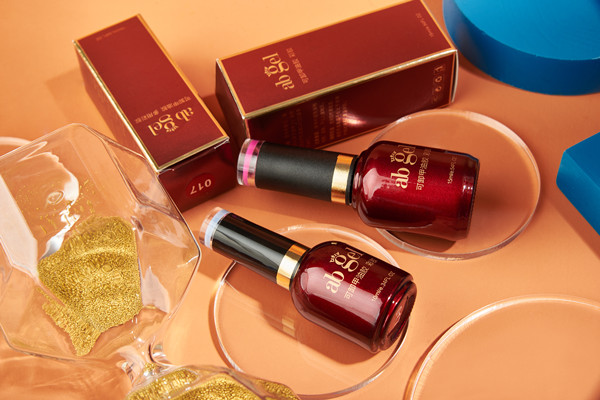 灰指甲能涂指甲油吗，指甲油会导致灰指甲吗