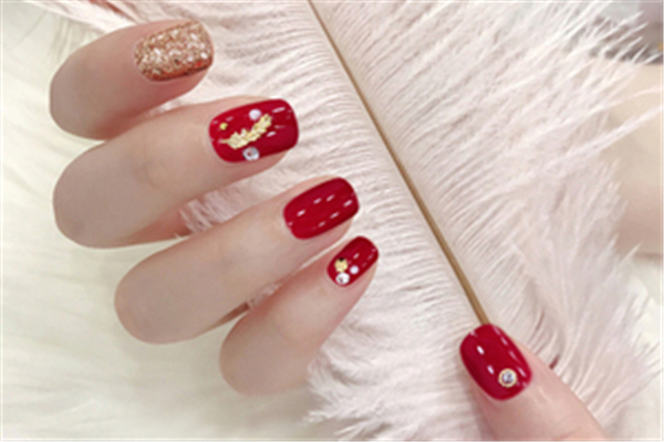 贴甲片全贴好还是半贴好，贴甲片全贴和半贴的区别