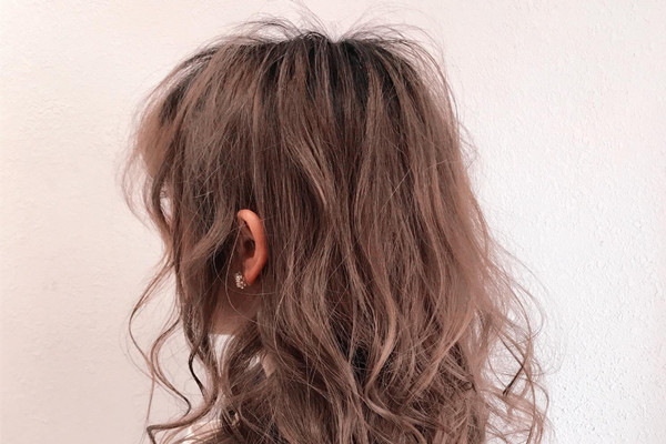 烫发后头发很蓬怎么办，哺乳期能烫发吗