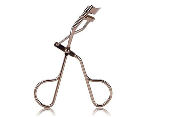 睫毛夹多久换一次，睫毛夹的胶条掉了怎么办