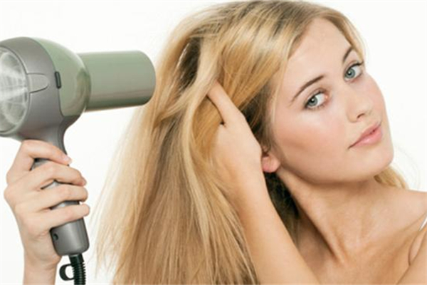 湿着头发睡觉会头疼吗，湿着头发睡觉睡觉的坏处