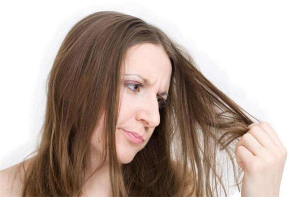 油性头发跟内分泌有关系吗，油性头发中医有好办法吗