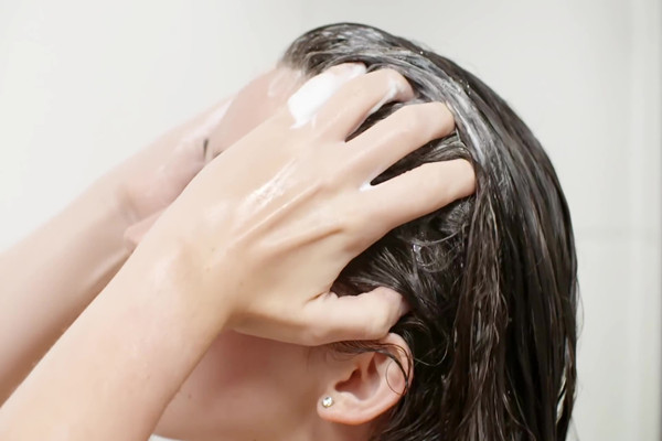 洗头一定要用护发素吗，洗头一定要用吹风机吗