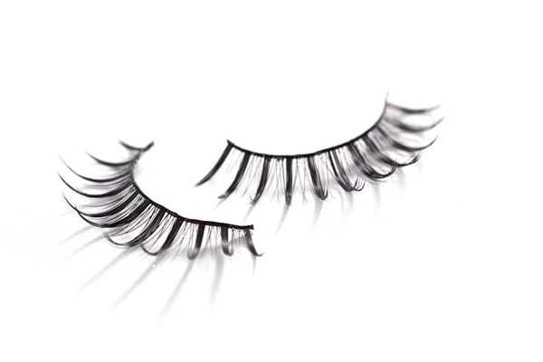假睫毛是不是一次性的，假睫毛是什么材料做的