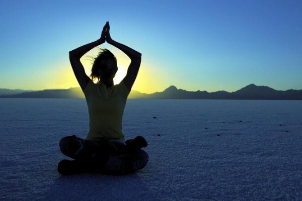 练瑜伽要练多久才有效果，练瑜伽要穿什么衣服