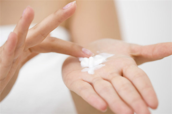 手部粗糙去角质可以吗，手部粗糙怎么快速细腻