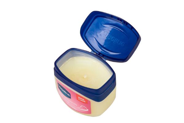 凡士林有激素成分吗，凡士林的使用方法