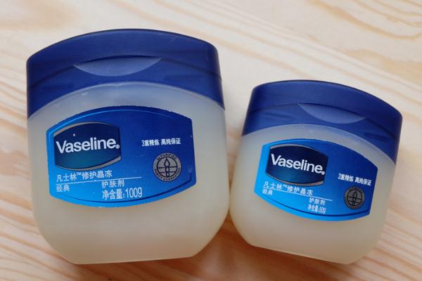 凡士林修护晶冻可以涂嘴唇吗，凡士林修护晶冻的用法