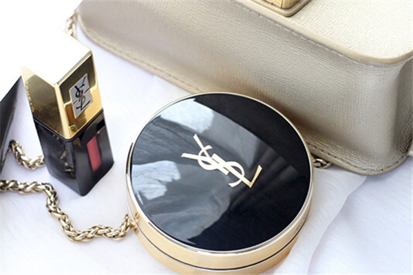 圣罗兰气垫适合什么年纪的人，圣罗兰气垫有替换装吗