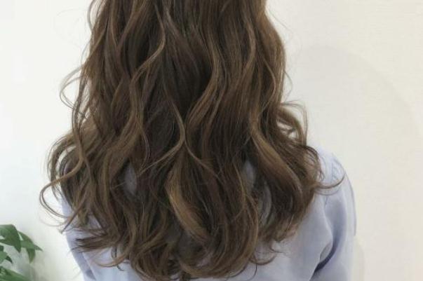 冷烫会导致脱发吗，冷烫对头发的伤害大吗