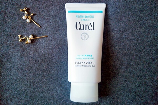 珂润洗面奶绿色和蓝色有什么区别，珂润洗面奶含有皂基吗