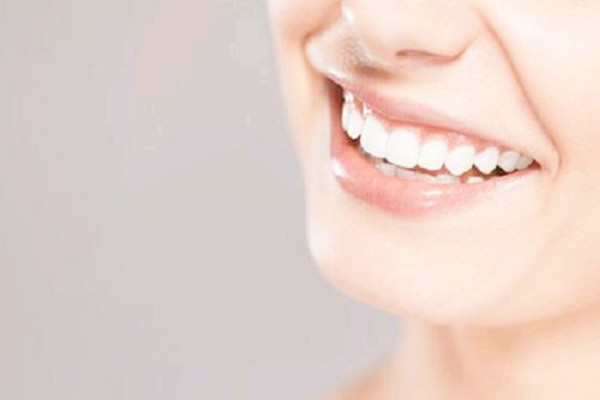 烤瓷牙什么人不能做，烤瓷牙能用冲牙器吗