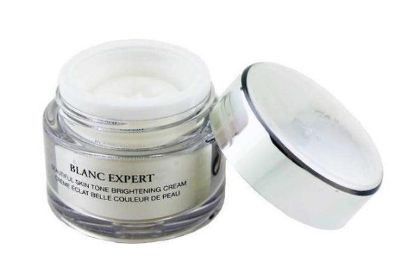 面霜和乳霜的区别是什么，面霜和精华哪个重要