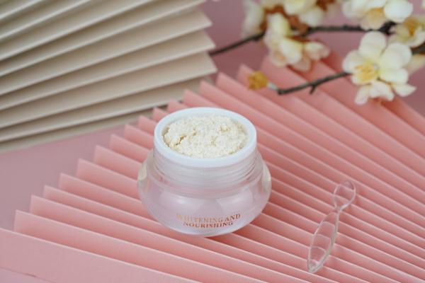 贵妇膏要用卸妆水卸吗，贵妇膏要早晚用吗