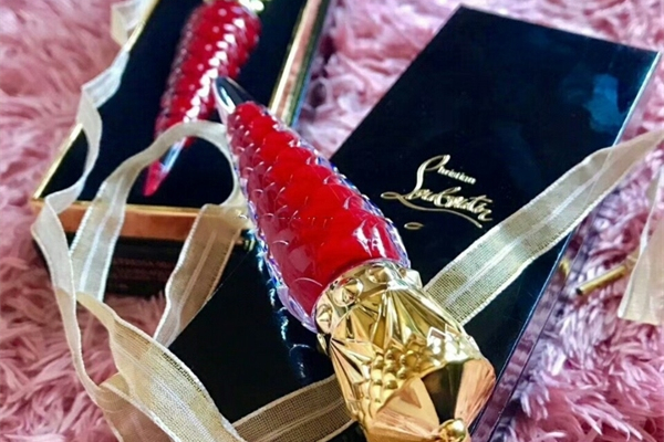 萝卜丁口红和唇釉哪个好，萝卜丁唇釉怎么样