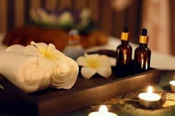 精油开背的好处和坏处，精油开背是什么服务