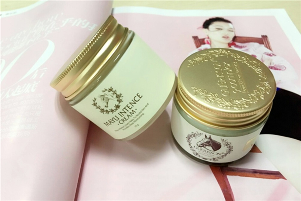 马油会让皮肤变黑吗，马油对头发有什么特殊作用