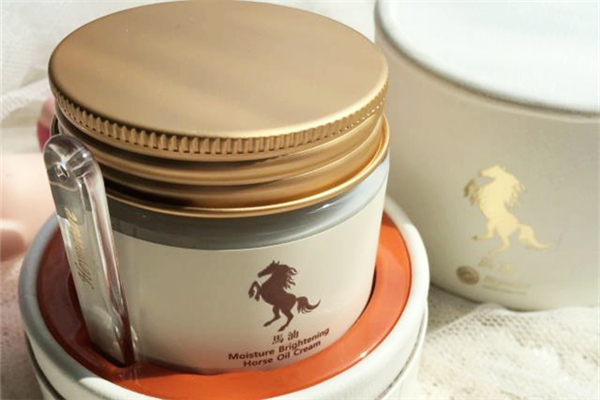 马油面霜可以天天用吗，马油面霜可以美白吗