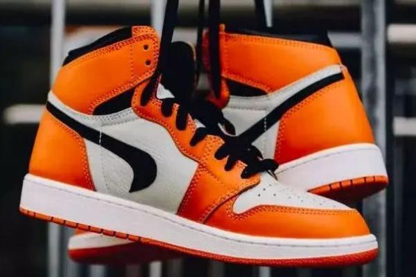 aj是篮球鞋嘛，aj要买大一码吗